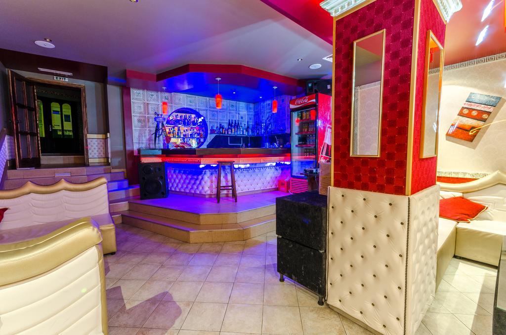 Hotel Cosmos Asenovgrad Buitenkant foto