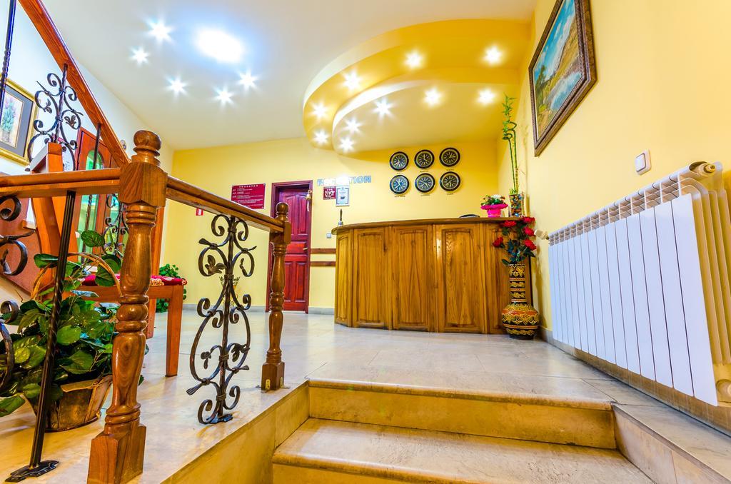 Hotel Cosmos Asenovgrad Buitenkant foto