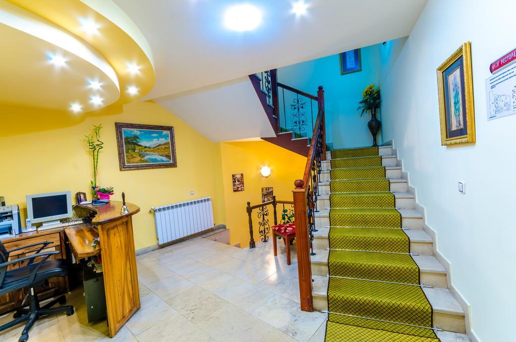 Hotel Cosmos Asenovgrad Buitenkant foto