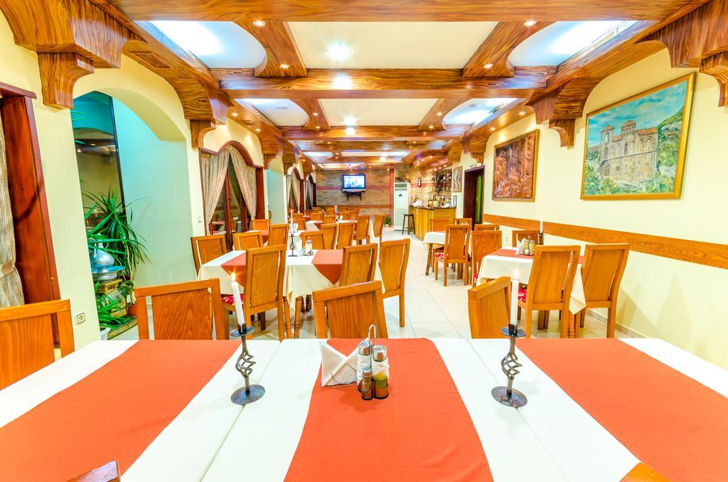Hotel Cosmos Asenovgrad Buitenkant foto