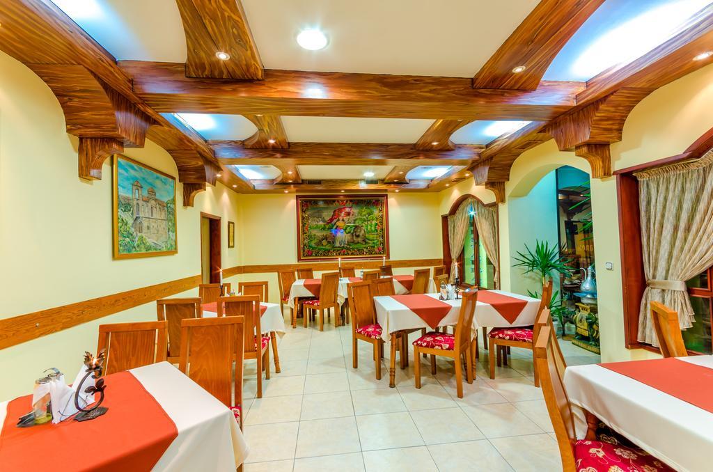 Hotel Cosmos Asenovgrad Buitenkant foto