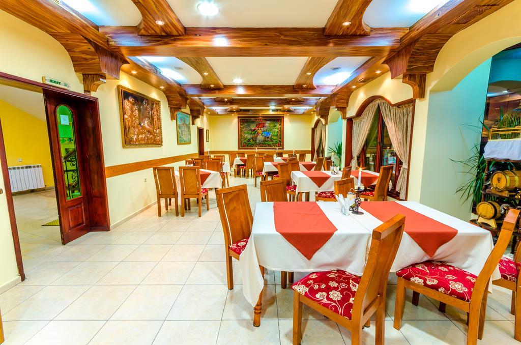 Hotel Cosmos Asenovgrad Buitenkant foto