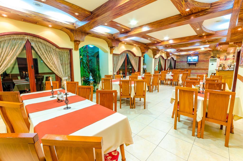 Hotel Cosmos Asenovgrad Buitenkant foto